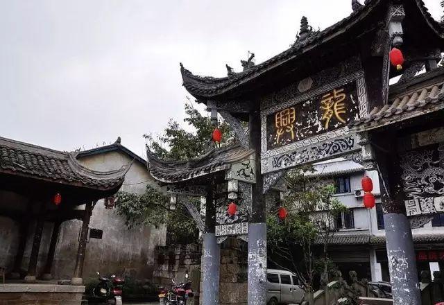 速读2024年北京市政府工作报告 ｜ 2023年北京获准向公众开放的生成式人工智能大模型产品占全国近一半